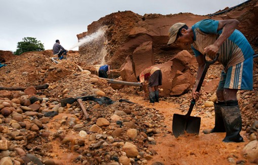 Illegal mining crackdown displaces Peruvian workers, creates ghost town