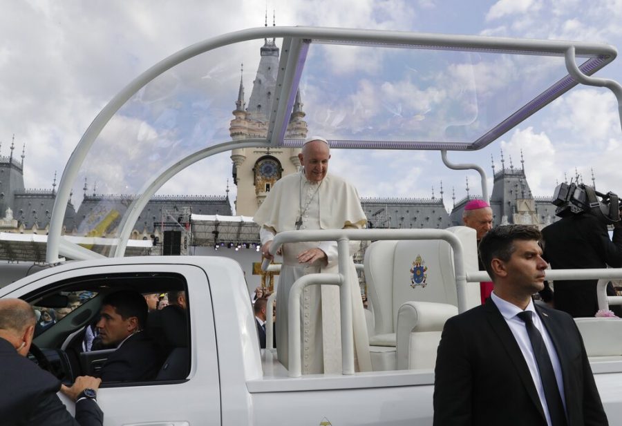 Pope+Francis+arrives+for+a+meeting+with+families%2C+in+front+of+the+Palace+of+Culture+in+Iasi%2C+Romania%2C+on+Saturday%2C+June+1.+