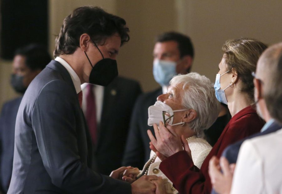 Justin Trudeau shakes hand.