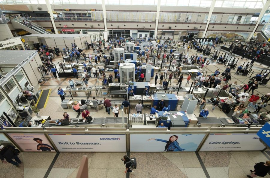 crowds fill airports on Memorial Day weekend