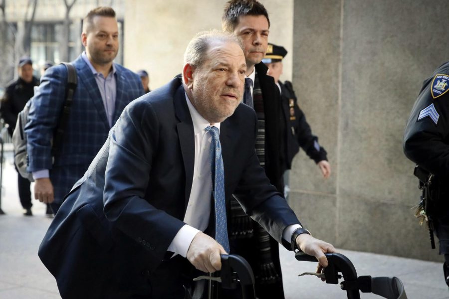 Harvey+Weinstein+enters+a+courthouse.
